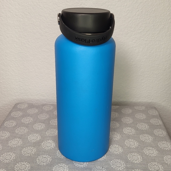 Hydro Flask 32 oz Insulated Wide Mouth Jug w Flex Cap in Pacific Blue - Picture 2 of 4